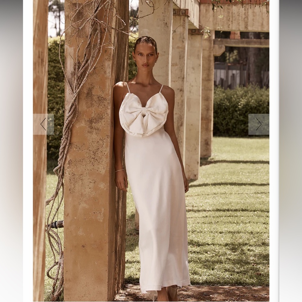AISLE WHITE FRONT BOW MIDI DRESS size 4